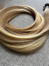 Load image into Gallery viewer, Close detail of the Brooke hand tied hair extension warm bronde blend
