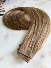 Load image into Gallery viewer, Close detail of the Chai hybrid weft dirty blonde shade