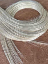 Load image into Gallery viewer, Champagne hybrid weft close-up of the hair strands