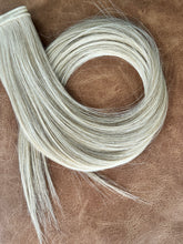 Load image into Gallery viewer, Champagne hybrid weft arranged in a rounded full view