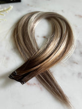Load image into Gallery viewer, Darcie 22-inch hybrid weft hair extensions showing layered weft bands and bronde color
