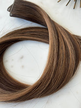 Load image into Gallery viewer, Jodie 22-inch hybrid weft showing the rooted brown ombre color blend