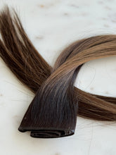Load image into Gallery viewer, Jodie 22-inch hybrid weft close-up showing the thin sealed weft seam