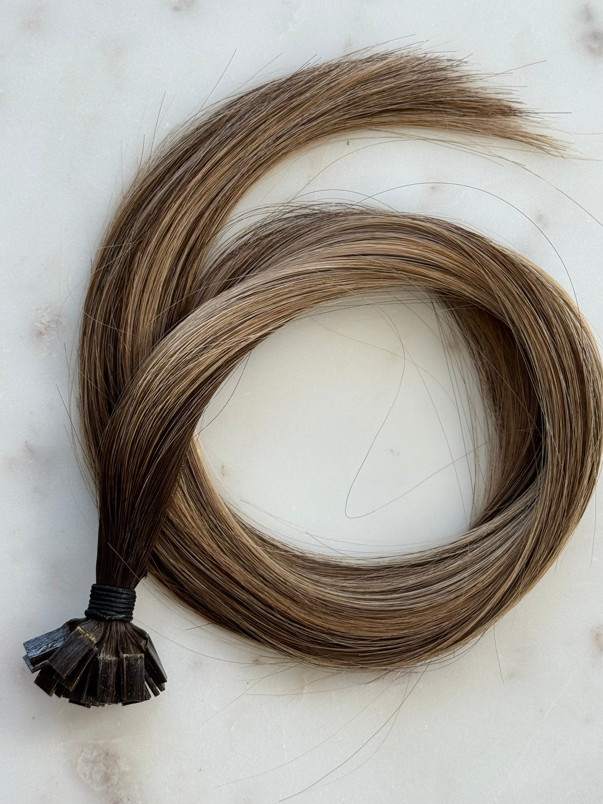 KALLEE 18-inch K-tip hair extensions arranged in a full circular view