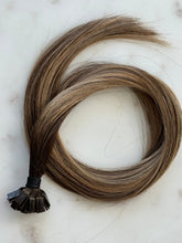 Load image into Gallery viewer, KALLEE 18-inch K-tip hair extensions arranged in a full circular view