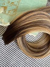 Load image into Gallery viewer, Close-up of the Kallee 22-inch hybrid weft seam and warm rooted ombre hair