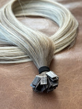 Load image into Gallery viewer, Close-up of keratin bonds on Sammy 18-inch K-tip hair extensions
